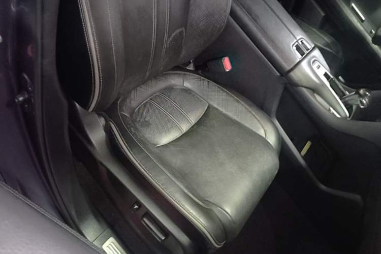 Used Honda Avancier 2020 240TURBO Two-Wheel Drive Premium Edition Right Front Seat