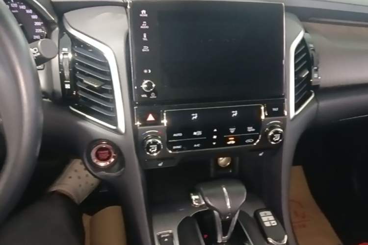 Used Honda Avancier 2020 240TURBO Two-Wheel Drive Premium Edition Audio And AC Panel