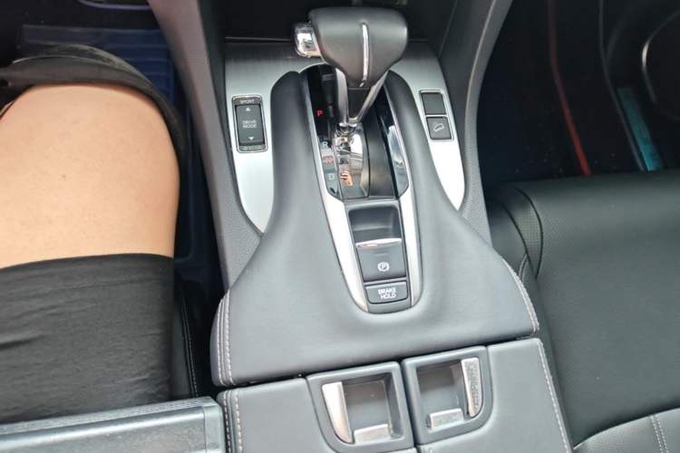 Used Honda Avancier 2020 240TURBO Two-Wheel Drive Premium Edition Gear Lever
