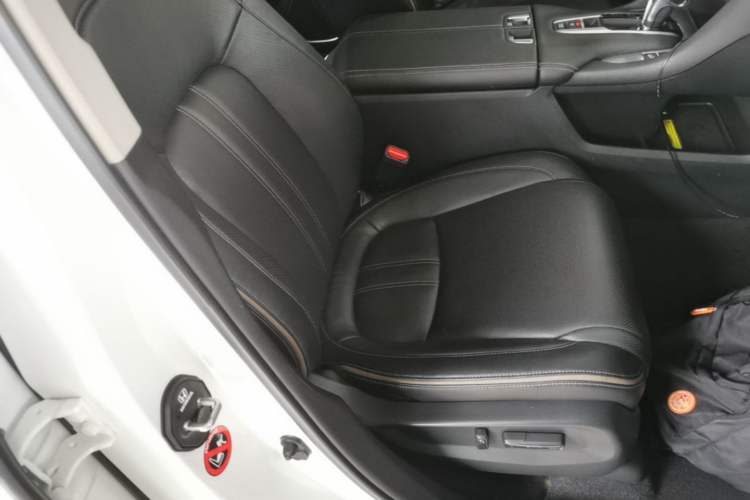 Used Honda Avancier 2020 240TURBO Two-Wheel Drive Premium Edition Right Front Seat
