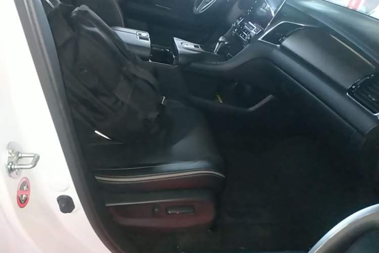 Used Honda Avancier 2020 240TURBO Two-Wheel Drive Premium Edition Right Front Seat