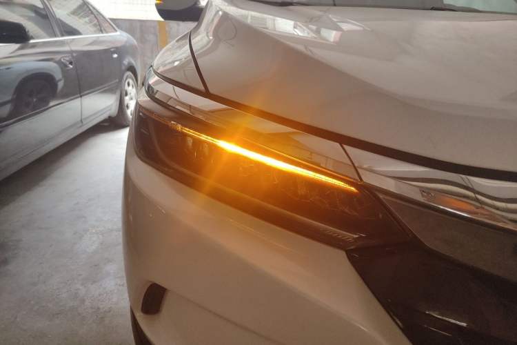 Used Honda Breeze 2020 240TURBO CVT Two-Wheel Drive Prestige Edition Right Front Headlight