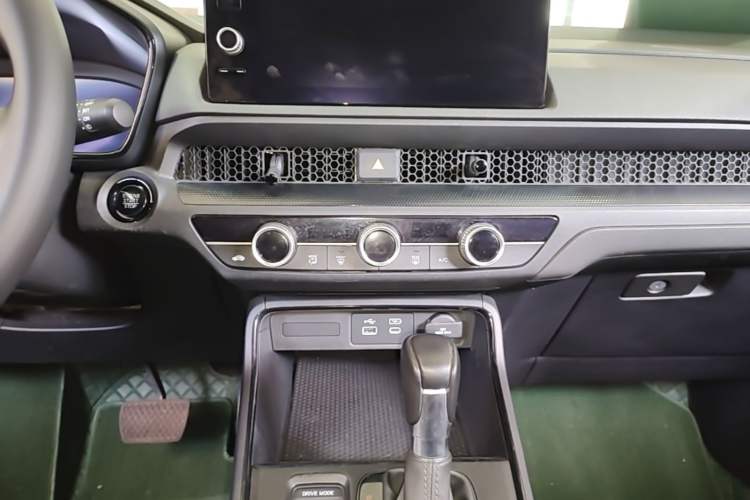 Used Honda Breeze 2023 240TURBO Two-Wheel-Drive Luxury Edition 5 Seats Audio And AC Panel