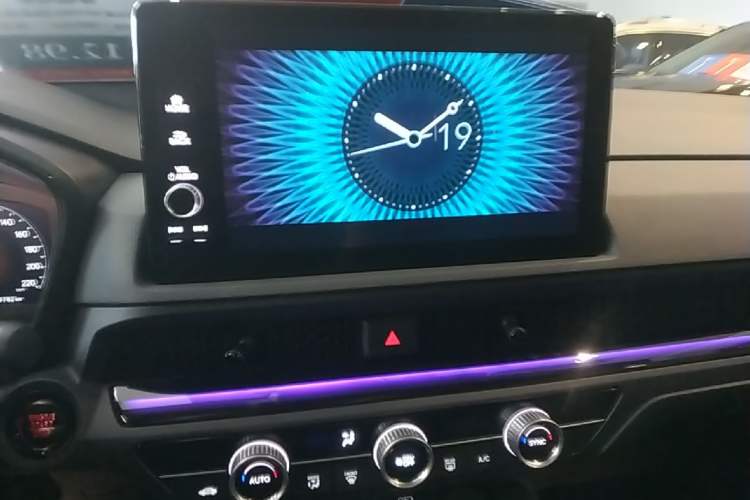 Used Honda Breeze 2023 240TURBO Two-Wheel-Drive Luxury Edition 5 Seats Audio And AC Panel