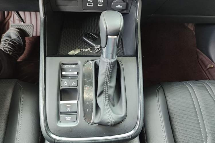 Used Honda Breeze 2023 240TURBO Two-Wheel-Drive Luxury Edition 5 Seats Gear Lever