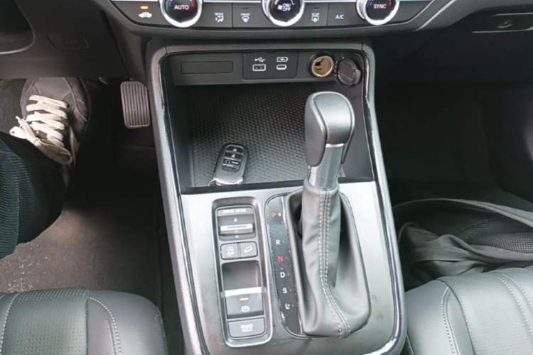 Used Honda Breeze 2023 240TURBO Two-Wheel-Drive Luxury Edition 5 Seats Gear Lever