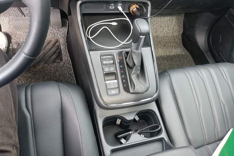 Used Honda Breeze 2023 240TURBO Two-Wheel-Drive Luxury Edition 5 Seats Gear Lever