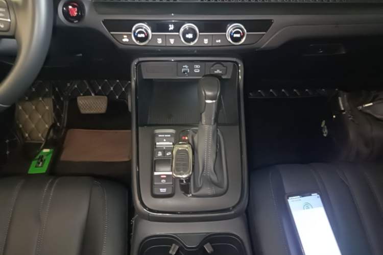 Used Honda Breeze 2023 240TURBO Two-Wheel-Drive Luxury Edition 5 Seats Gear Lever