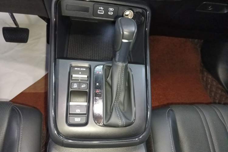 Used Honda Breeze 2023 240TURBO Two-Wheel-Drive Luxury Edition 5 Seats Gear Lever