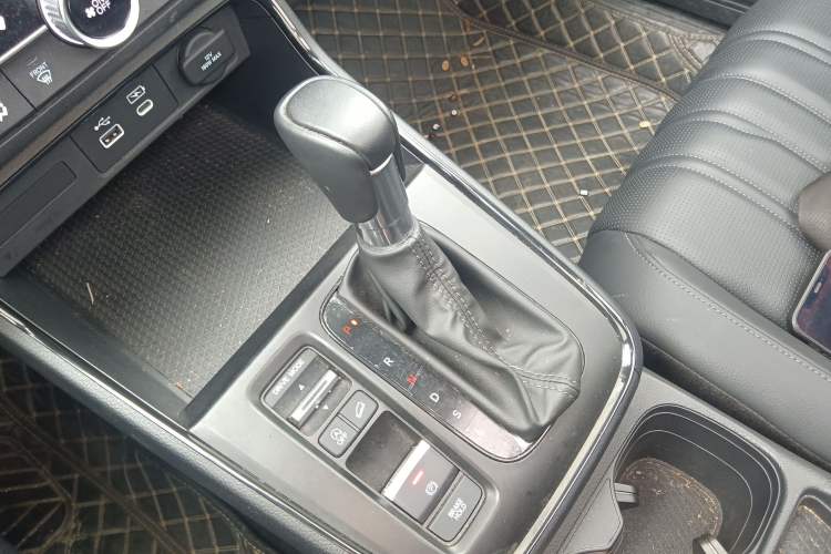 Used Honda Breeze 2023 240TURBO Two-Wheel-Drive Luxury Edition 5 Seats Gear Lever