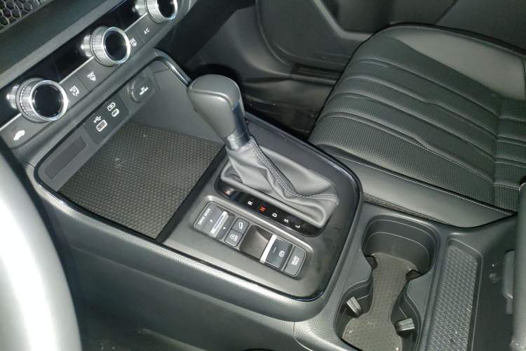 Used Honda Breeze 2023 240TURBO Two-Wheel-Drive Luxury Edition 5 Seats Gear Lever