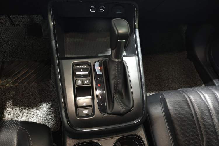 Used Honda Breeze 2023 240TURBO Two-Wheel-Drive Luxury Edition 5 Seats Gear Lever