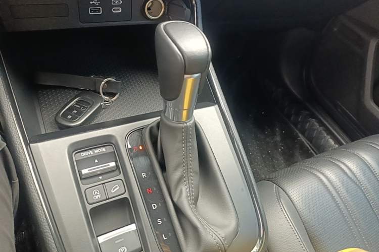 Used Honda Breeze 2023 240TURBO Two-Wheel-Drive Luxury Edition 5 Seats Gear Lever