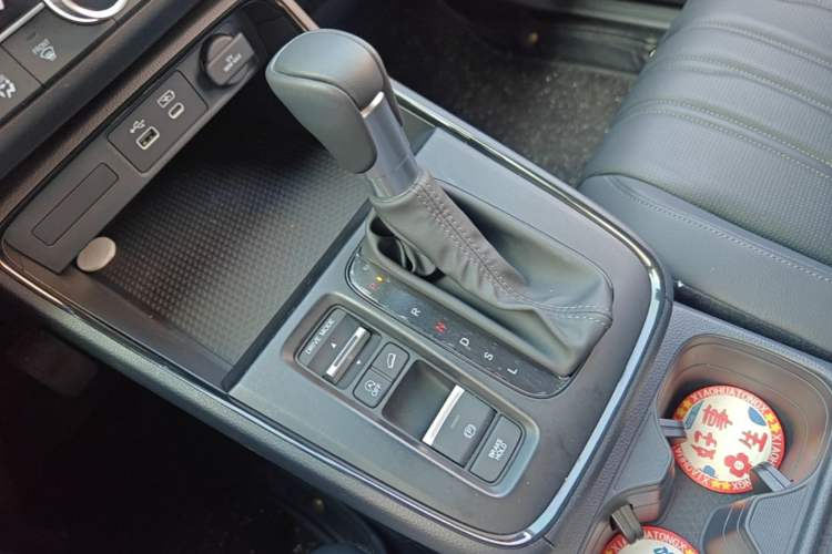 Used Honda Breeze 2023 240TURBO Two-Wheel-Drive Luxury Edition 5 Seats Gear Lever