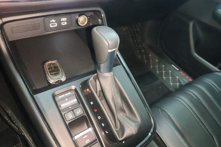 Used Honda Breeze 2023 240TURBO Two-Wheel-Drive Luxury Edition 5 Seats Gear Lever