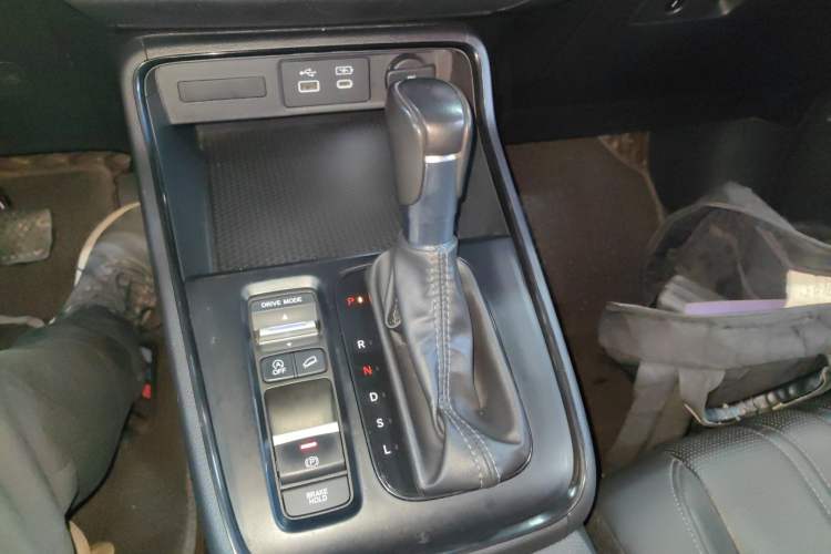 Used Honda Breeze 2023 240TURBO Two-Wheel-Drive Luxury Edition 5 Seats Gear Lever