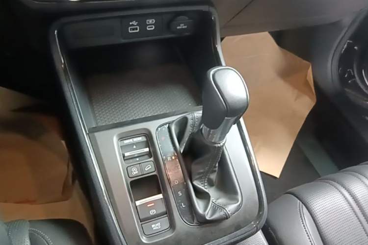 Used Honda Breeze 2023 240TURBO Two-Wheel-Drive Luxury Edition 5 Seats Gear Lever