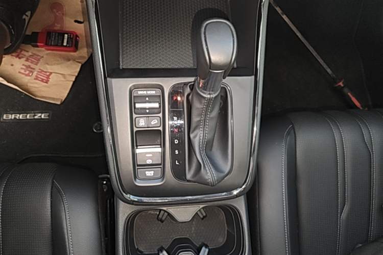 Used Honda Breeze 2023 240TURBO Two-Wheel-Drive Prestige Edition 5 Seats Gear Lever