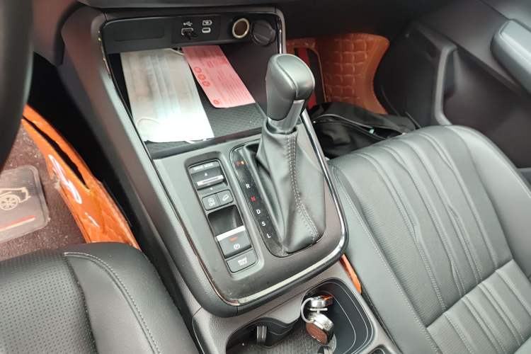 Used Honda Breeze 2023 240TURBO Two-Wheel-Drive Luxury PRO 7-Seater Gear Lever