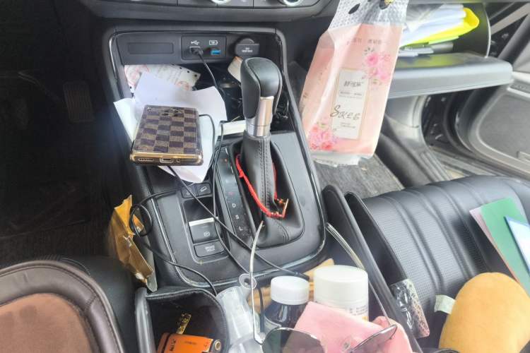 Used Honda Breeze 2023 240TURBO Two-Wheel-Drive Luxury Edition 5 Seats Gear Lever