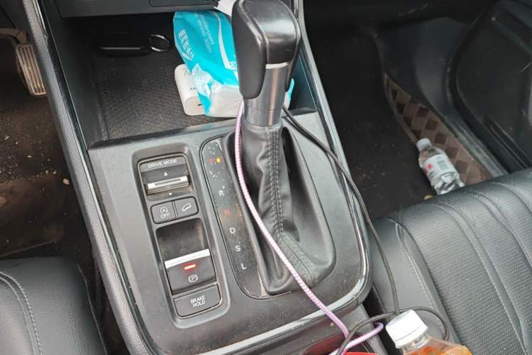 Used Honda Breeze 2023 240TURBO Two-Wheel-Drive Elite PRO 7-Seater Gear Lever
