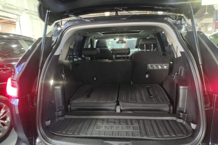 Used Honda Breeze 2023 240TURBO Two-Wheel-Drive Luxury PRO 7-Seater Trunk