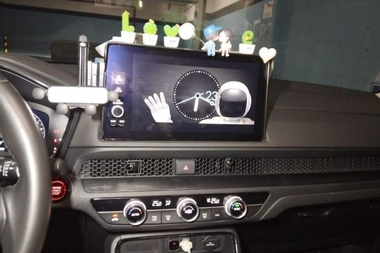 Used Honda Breeze 2023 240TURBO Two-Wheel-Drive Luxury Edition 5 Seats Audio And AC Panel