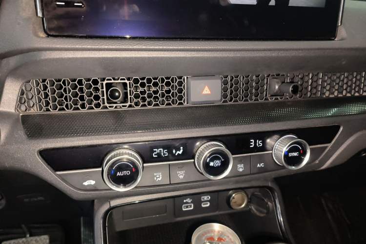 Used Honda Breeze 2023 240TURBO Two-Wheel-Drive Luxury Edition 5 Seats Audio And AC Panel