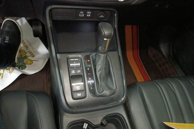 Used Honda Breeze 2023 240TURBO Two-Wheel-Drive Luxury Edition 5 Seats Gear Lever