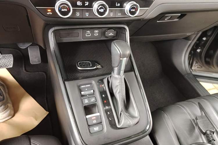 Used Honda Breeze 2023 240TURBO Two-Wheel-Drive Luxury Edition 5 Seats Gear Lever