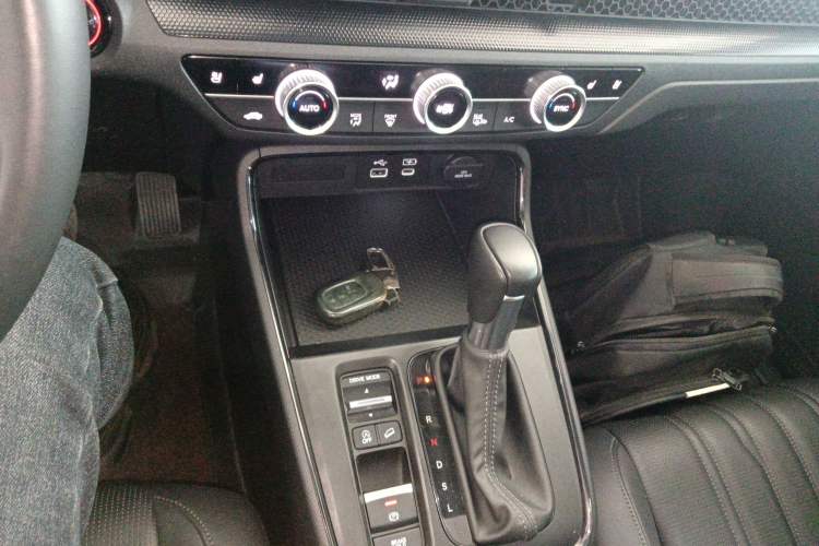 Used Honda Breeze 2023 240TURBO Two-Wheel-Drive Prestige Edition 5 Seats Gear Lever