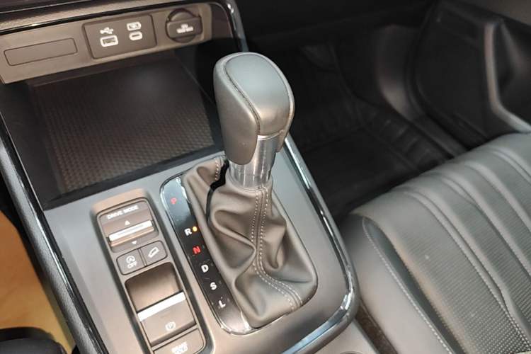 Used Honda Breeze 2023 240TURBO Two-Wheel-Drive Luxury Edition 5 Seats Gear Lever