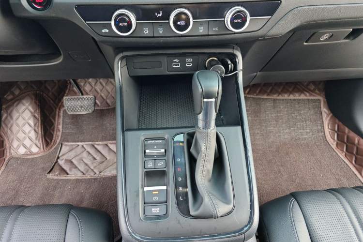 Used Honda Breeze 2023 240TURBO Two-Wheel-Drive Luxury Edition 5 Seats Gear Lever