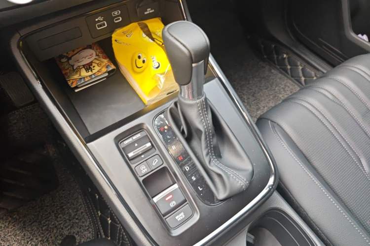 Used Honda Breeze 2023 240TURBO Two-Wheel-Drive Luxury Edition 5 Seats Gear Lever