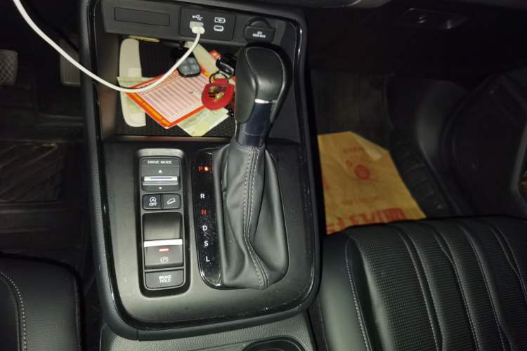 Used Honda Breeze 2023 240TURBO Two-Wheel-Drive Luxury PRO 7-Seater Gear Lever