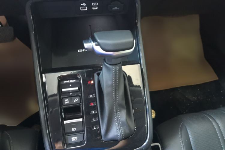 Used Honda Breeze 2023 240TURBO Two-Wheel-Drive Luxury Edition 5 Seats Gear Lever
