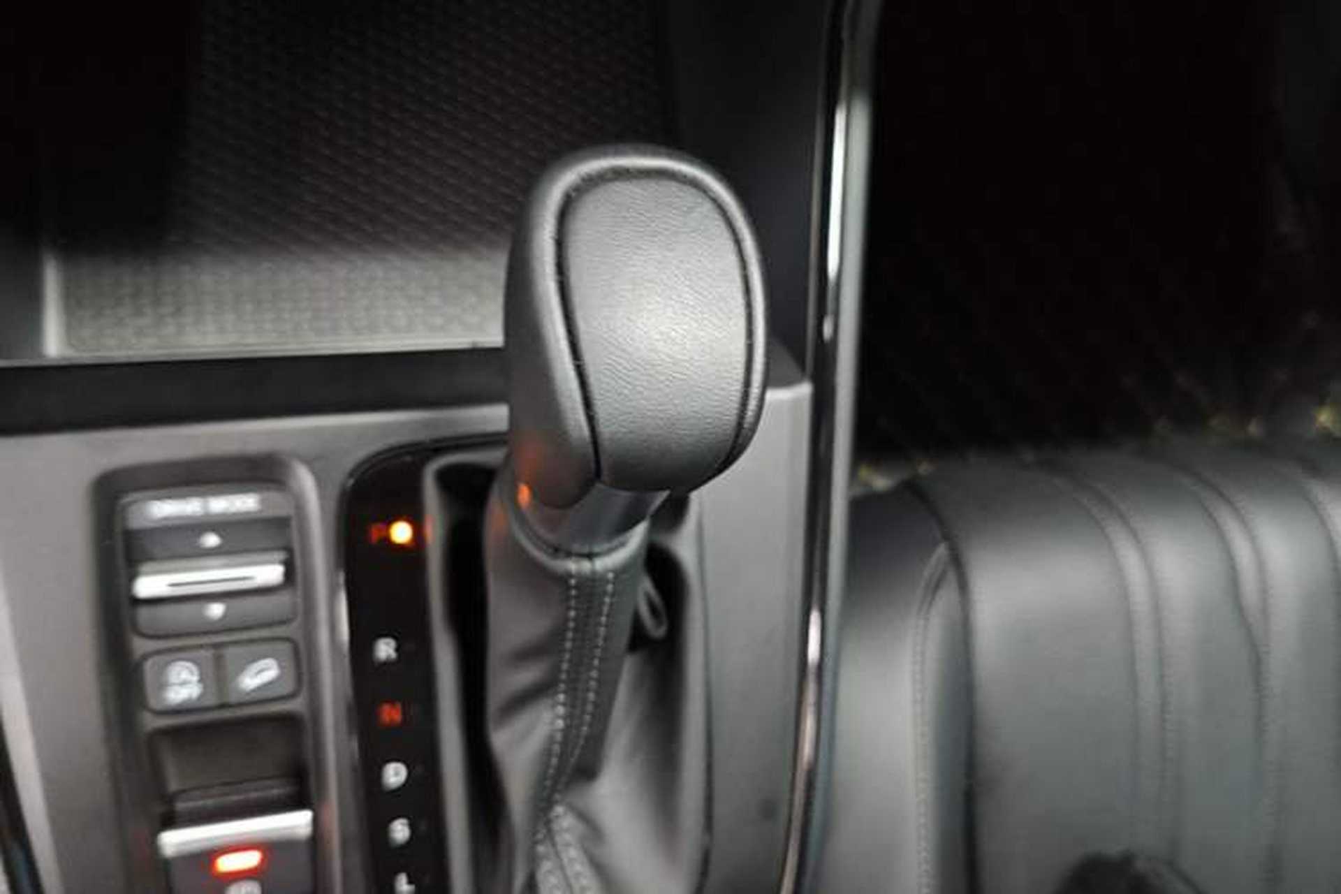 Used Honda Breeze 2023 240TURBO Two-Wheel-Drive Luxury PRO 7-Seater Gear Lever