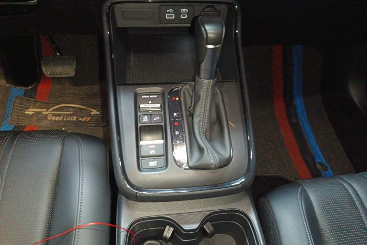 Used Honda Breeze 2023 240TURBO Two-Wheel-Drive Luxury Edition 5 Seats Gear Lever