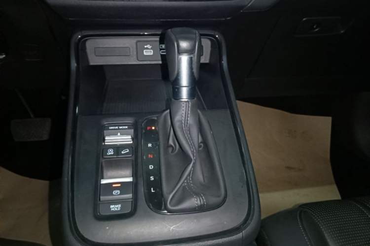 Used Honda Breeze 2023 240TURBO Two-Wheel-Drive Luxury Edition 5 Seats Gear Lever