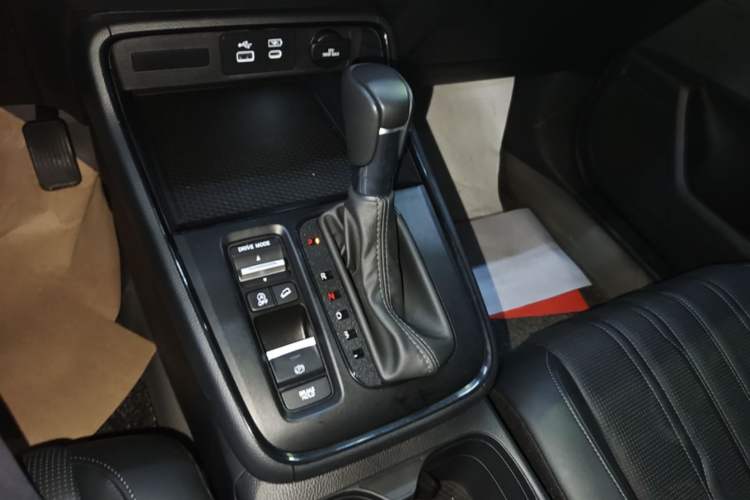 Used Honda Breeze 2023 240TURBO Two-Wheel-Drive Luxury Edition 5 Seats Gear Lever
