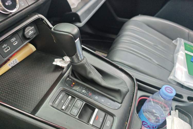 Used Honda Breeze 2023 240TURBO Two-Wheel-Drive Luxury Edition 5 Seats Gear Lever