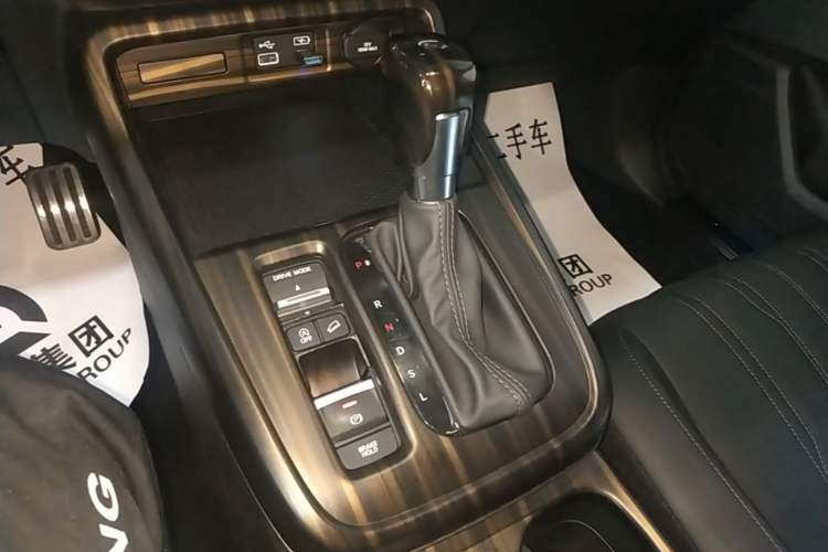 Used Honda Breeze 2023 240TURBO Two-Wheel-Drive Luxury Edition 5 Seats Gear Lever
