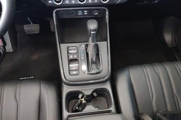Used Honda Breeze 2023 240TURBO Two-Wheel-Drive Luxury Edition 5 Seats Gear Lever