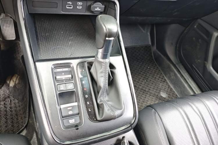 Used Honda Breeze 2023 240TURBO Two-Wheel-Drive Luxury Edition 5 Seats Gear Lever