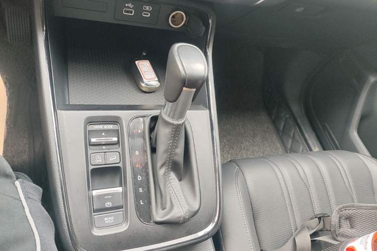 Used Honda Breeze 2023 240TURBO Two-Wheel-Drive Luxury Edition 5 Seats Gear Lever