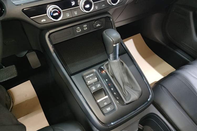 Used Honda Breeze 2023 240TURBO Two-Wheel-Drive Luxury Edition 5 Seats Gear Lever