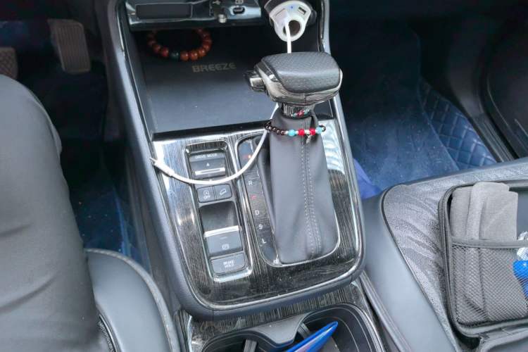 Used Honda Breeze 2023 240TURBO Two-Wheel-Drive Luxury Edition 5 Seats Gear Lever