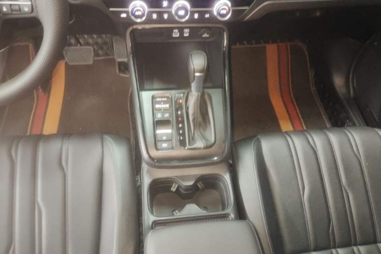 Used Honda Breeze 2023 240TURBO Two-Wheel-Drive Luxury Edition 5 Seats Gear Lever