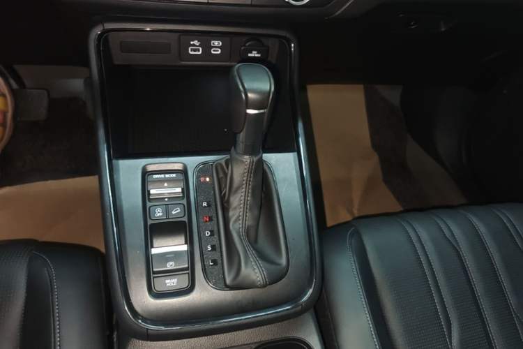 Used Honda Breeze 2023 240TURBO Two-Wheel-Drive Luxury Edition 5 Seats Gear Lever
