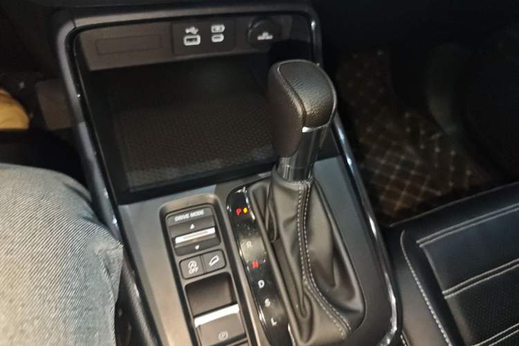 Used Honda Breeze 2023 240TURBO Two-Wheel Drive Elite Edition 5 Seats Gear Lever